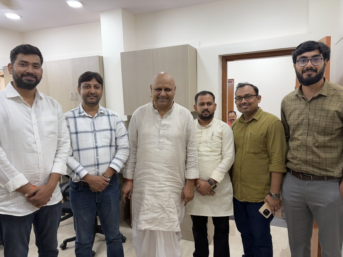 SunnyKumarSingh's tweet photo. आज @spmrfoundation के पुनर्निर्मित कार्यालय के उद्घाटन एवं शुभ पूजन कार्यक्रम में सम्मिलित होकर संस्थान के सभी सदस्यों एवं निदेशक @BinayBharat को शुभकामनाएँ दीं।
बिनय भैया के निर्देशन में यह संस्थान शोध, नीति-विमर्श एवं राष्ट्रहित के कार्यों में महत्वपूर्ण योगदान दे रहा है। https://t.co/2kBVZwolrP