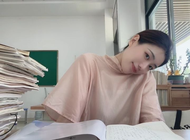 MaldenD64819's tweet photo. 周末备课真的是件很累的事情啦😅😅😅 https://t.co/W9j3Oaha5O