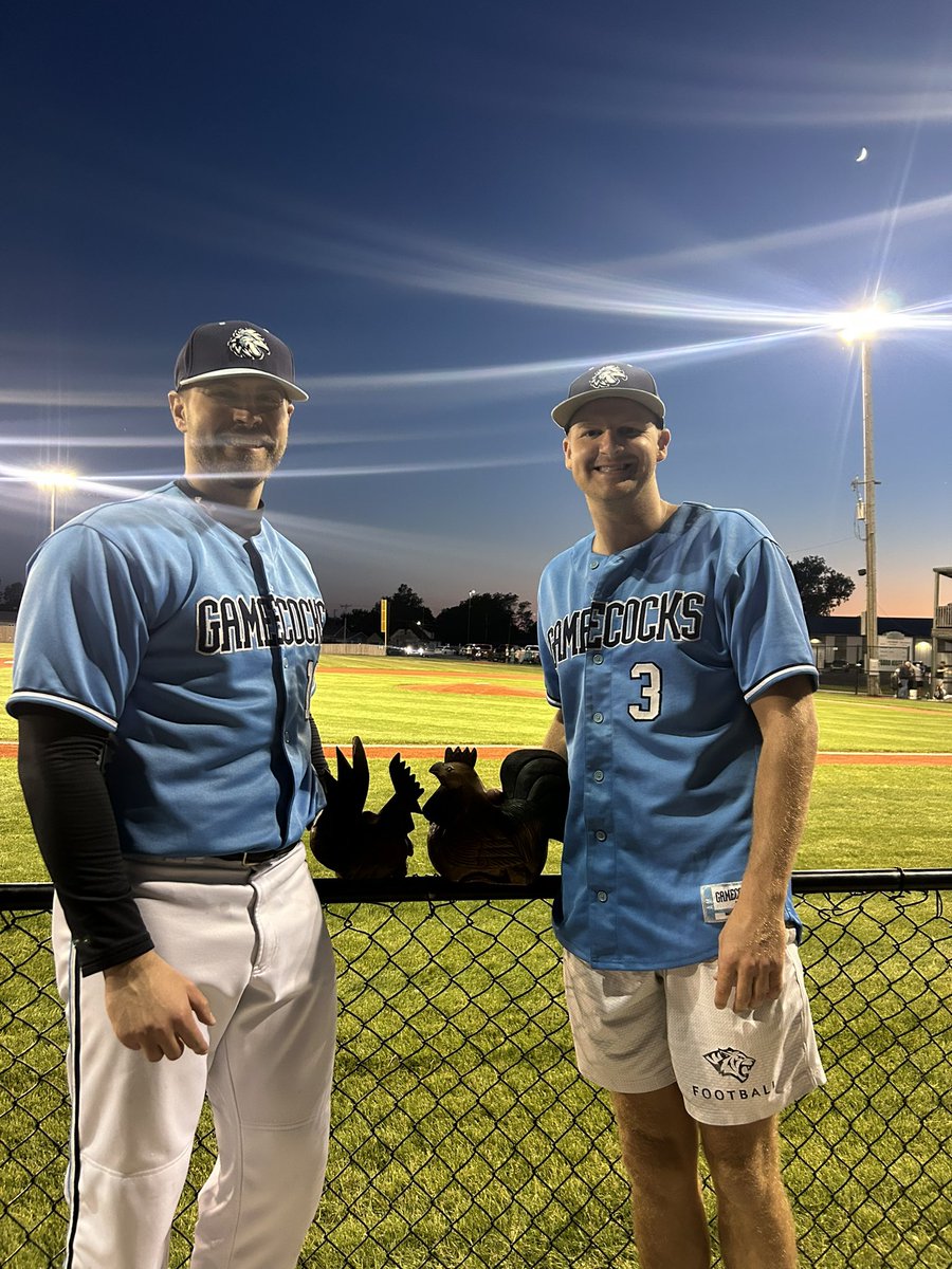 HHGamecocks's tweet photo. The Cocks beat Salem 15-2 in 7 inn!
The bats were lead by @kylekonechne37 w/3 hits, J. Hanisch w/2 hits including a 💣, @cam_quigs w/2 hits, &amp; @Dgarry16 w/ another 💣!
@chultgren31 got the W, 6ip, 2h, 7Ks! @NoahVettrus w/2 hits and closed on the bump-best wishes #cocknation 🐓😢 https://t.co/rhp3V6L2zy