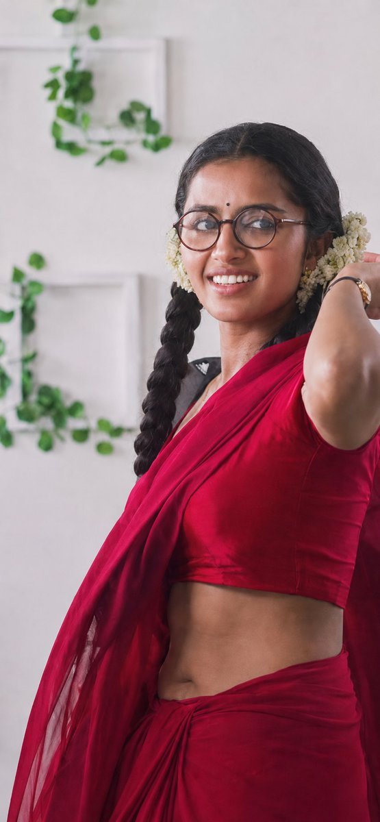 Gonnerpro69's tweet photo. Innocent face and dangerous curves 🥵 #Anupama #anupamaparameswarn https://t.co/oXJLeV8uhH