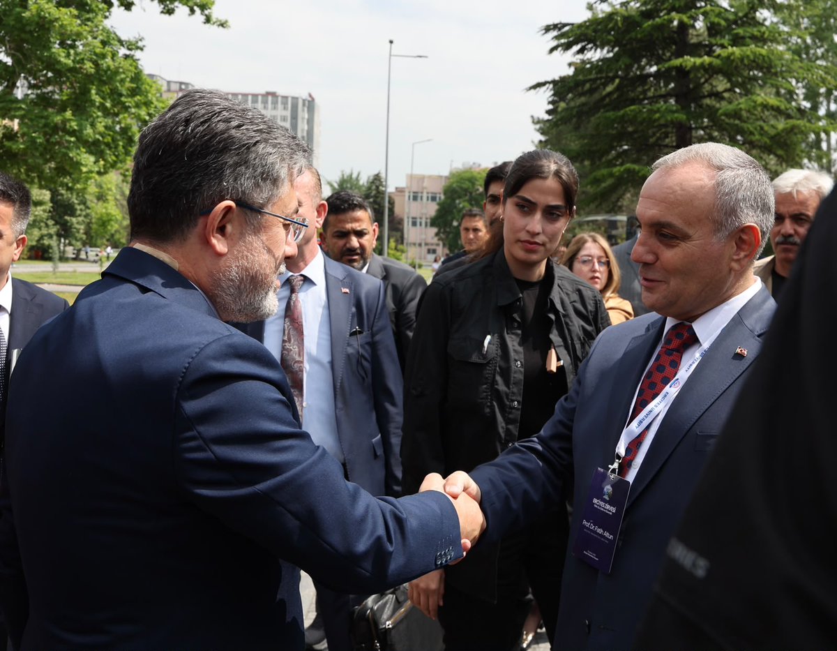 ProfFatihAltun's tweet photo. Erciyes Üniversitesi ev sahipliğinde düzenlenen Erciyes Zirvesi - 1: İklim, Su, Gıda ve Güvenlik programı kapsamında üniversitemizi teşrif eden Çevre, Şehircilik ve İklim Değişikliği Bakanımız Sayın Murat Kurum (@murat_kurum) ile Tarım ve Orman Bakanımız Sayın İbrahim Yumaklı’yı (@ibrahimyumakli), TOBB Başkanı Sayın M. Rifat Hisarcıklıoğlu'nu (@RHisarciklioglu), Sanayi ve Teknoloji Bakan Yardımcısı Sayın Oruç Baba İNAN'ı (@Orucbabainan),Büyük Sanat Vakfı Başkanı, TBMM Milli Savunma Komisyonu Başkanımız ve AK Parti Kayseri Milletvekilimiz Sayın Dr. Hulusi Akar (@hulusiakarmedya )  üniversitemizde ağırlamaktan büyük memnuniyet duyduk.

Kendilerine, sürdürülebilir gelecek, iklim değişikliği, su yönetimi ve gıda güvenliği gibi ülkemiz ve dünyamız açısından stratejik öneme sahip konularda zirvemize sundukları kıymetli katkılardan dolayı teşekkür ediyorum.

Bilimin, kurumlar arası iş birliğinin ve ortak aklın rehberliğinde ülkemizin sürdürülebilir kalkınma hedeflerine katkı sunmayı sürdüreceğiz.