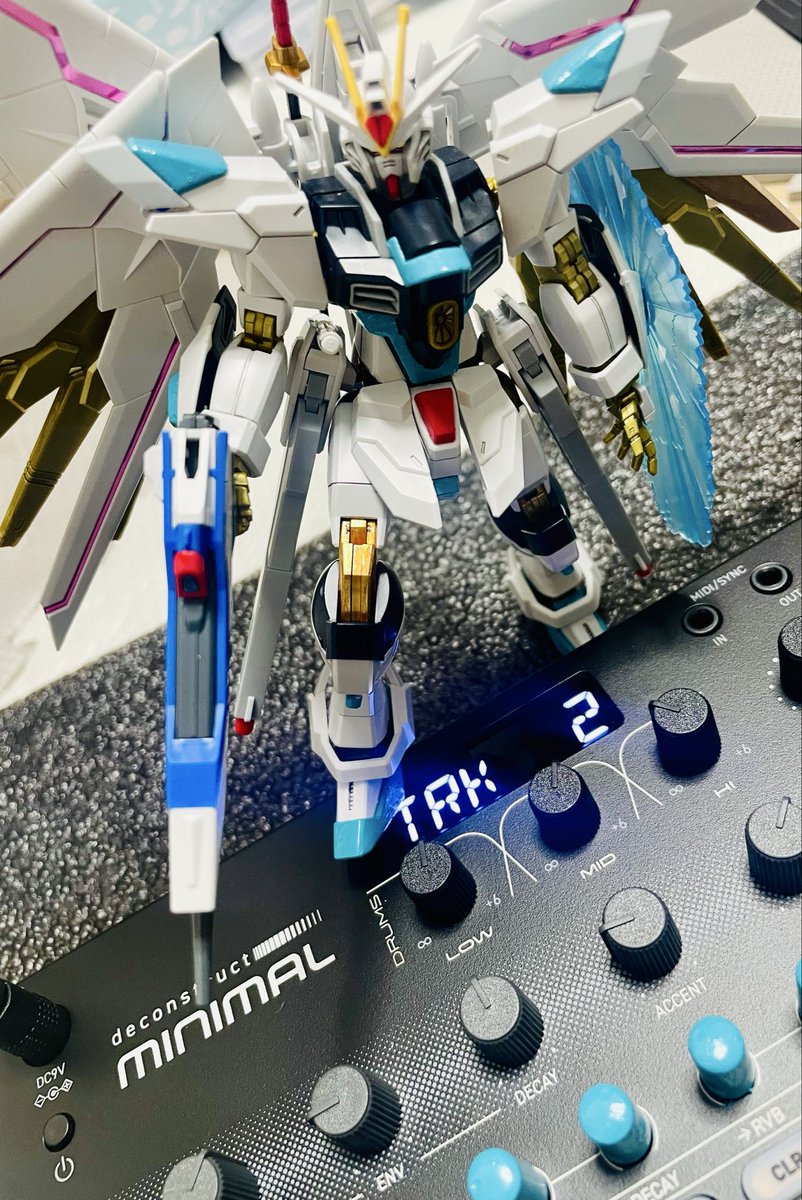 yumeyui's tweet photo. 自作カラーにカスタマイズしたマイティーストライクフリーダムガンダムと組み合わせ。
まずは見た目から…キャップにある丸い小さな目印にもワンポイント付けてみるのもよさそう。
#minimal 

ガンプラ塗装のいい所かも https://t.co/UbaHasuo5g