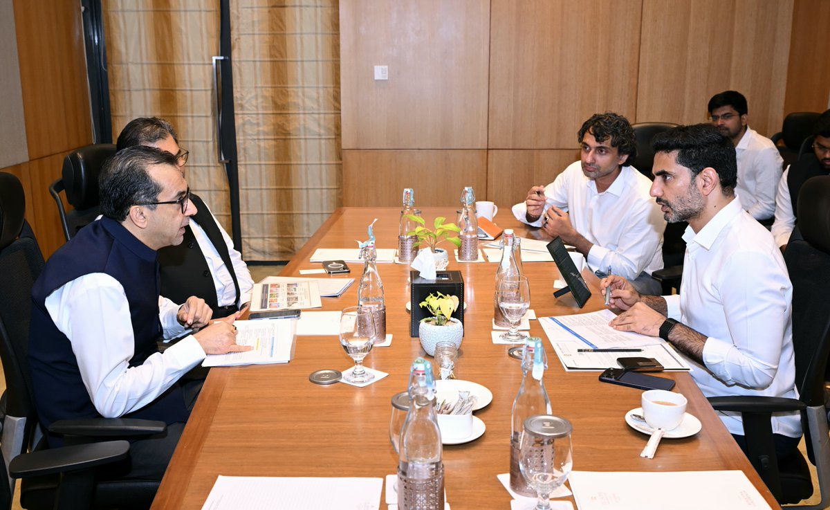 naralokesh's tweet photo. It was great to catch up with Mr. Sanjiv Puri, Chairman ITC Ltd. We spoke about their ongoing hospitality projects across the state and horticulture clusters being set up in Kuppam. We agreed on timelines and milestones for the next stage of projects.
#ChooseSpeedChooseAP 
#IndianChamberOfCommerce