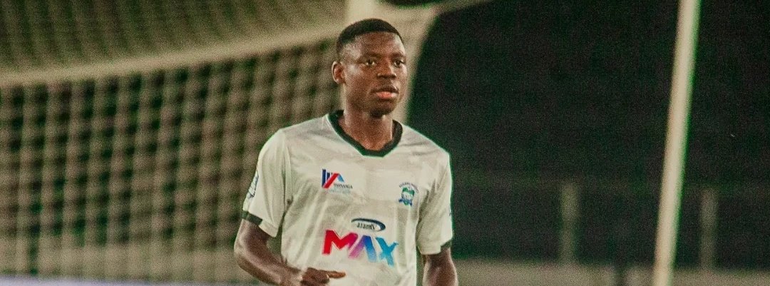 Swalehmawele_'s tweet photo. Namungo FC wana hali mbaya lakini kwenye kile kikosi chao kuna huyu Abdulkarim Kiswanya, football anayocheza ni kama ana misimu Mitano kwenye ligi, mtulivu, makadirio ya muda na ufasaha wa kupiga pasi, anapiga ile Six ya kisasa, WA KUZINGATIWA HUYU 🙌. https://t.co/nwXodQw8Z7
