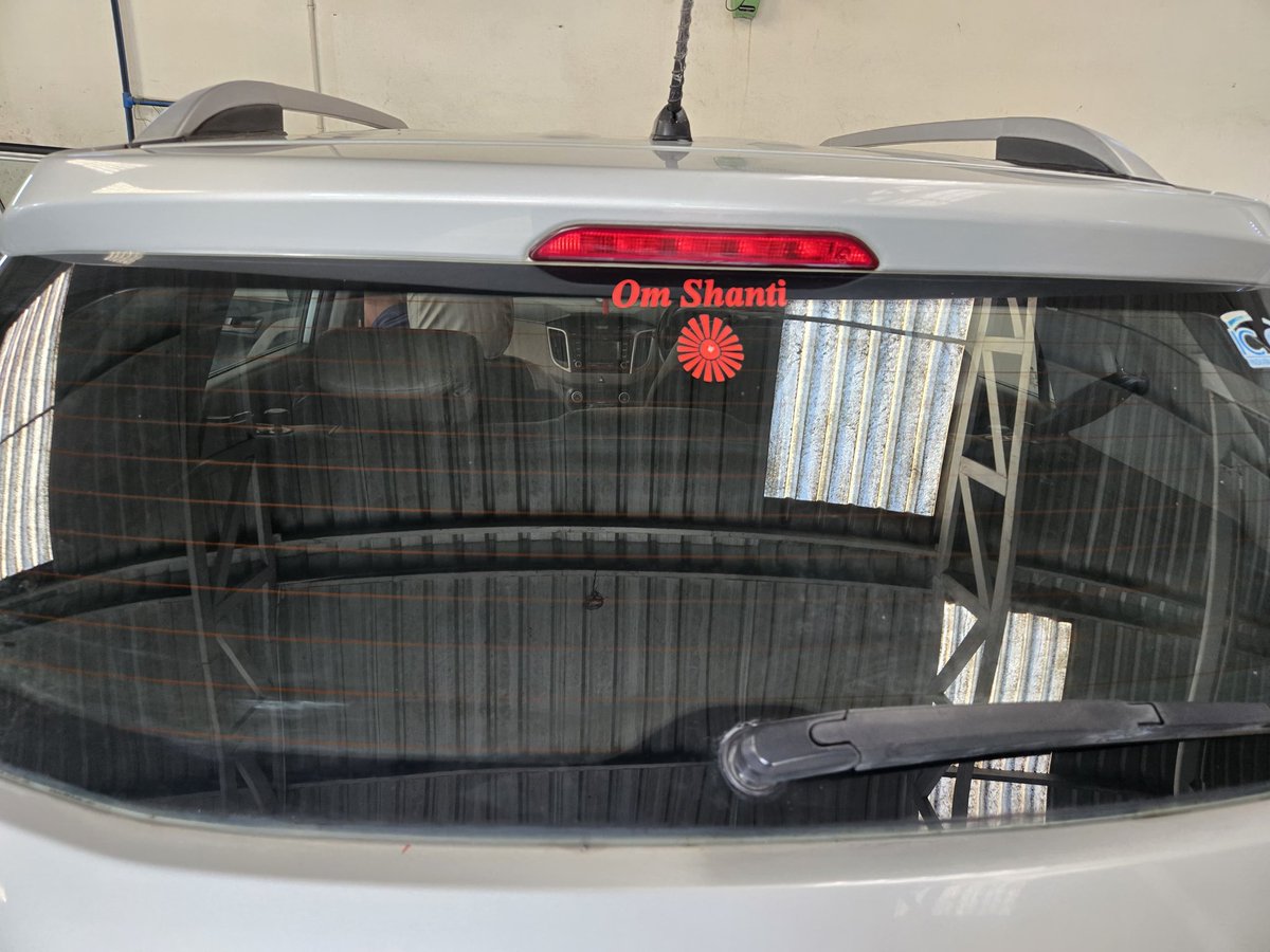 NDesai2000's tweet photo. @HyundaiIndia What suddenly happened to Glass theory is not https://t.co/YtLqKkcLT4 family is hyundai family using Eon and sportz model at Naroli..but no such problems to those vehicles https://t.co/nhOz5xDvPh