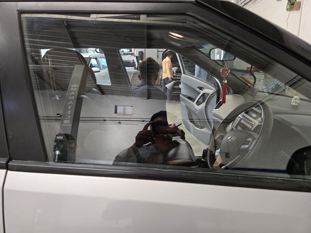 NDesai2000's tweet photo. @HyundaiIndia What suddenly happened to Glass theory is not https://t.co/YtLqKkcLT4 family is hyundai family using Eon and sportz model at Naroli..but no such problems to those vehicles https://t.co/nhOz5xDvPh
