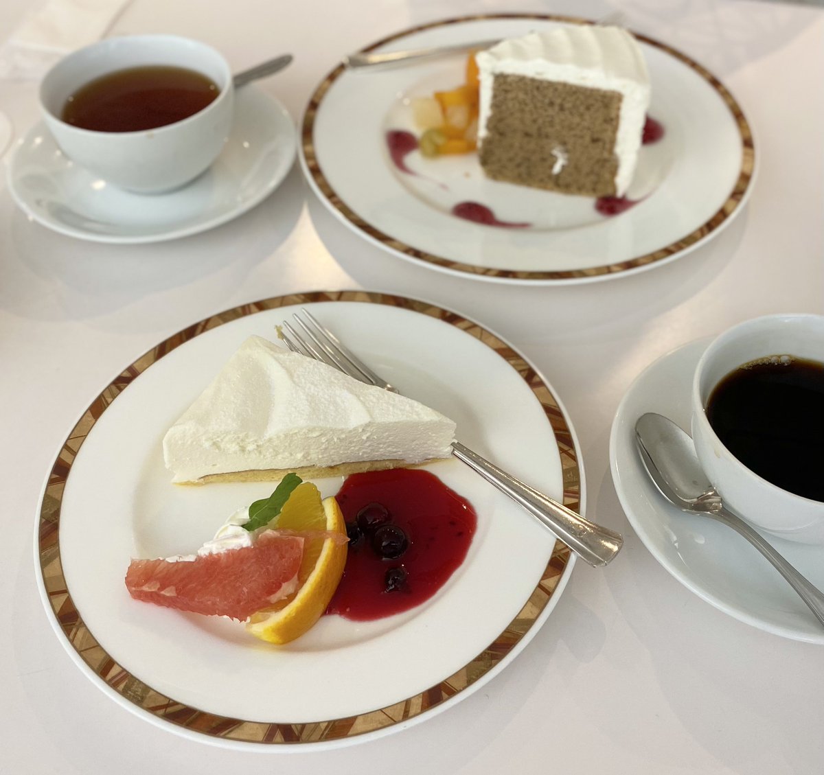 hyoh_a's tweet photo. 日曜美術館50年展、次の日曜までやんけ！ということで慌てて行ってきた。国宝の土偶が5体集合してる場所(撮影は禁止)好きだったな。あと混んでて撮れなかったけど岡本太郎さん改めて凄いなと溜息が出ました。 https://t.co/n5pQ0V3Eks