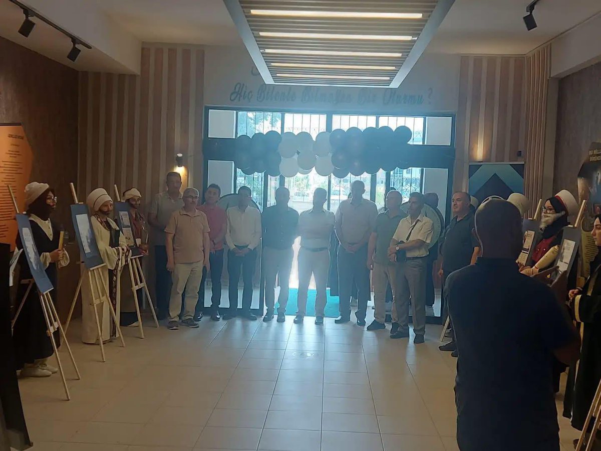 mkpilcemem's tweet photo. 🔔Buhara'dan Bursa'ya Bilimin Öncüleri
“Buhara’dan Bursa’ya Bilimin Öncüleri etkinliği kapsamında Mustafakemalpaşa Kız Anadolu İmam Hatip Lisesi öğrencileri tarafından sergi düzenlendi. Sergide medeniyetimizin önemli mirası, ilimin ışığı olan şahsiyetler hakkında bilgi verildi. https://t.co/bUFgjs459B
