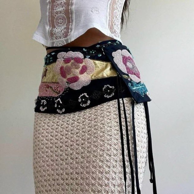 revesrosess's tweet photo. Blumarine embellished belt SS 2003 https://t.co/xelFlsl01A
