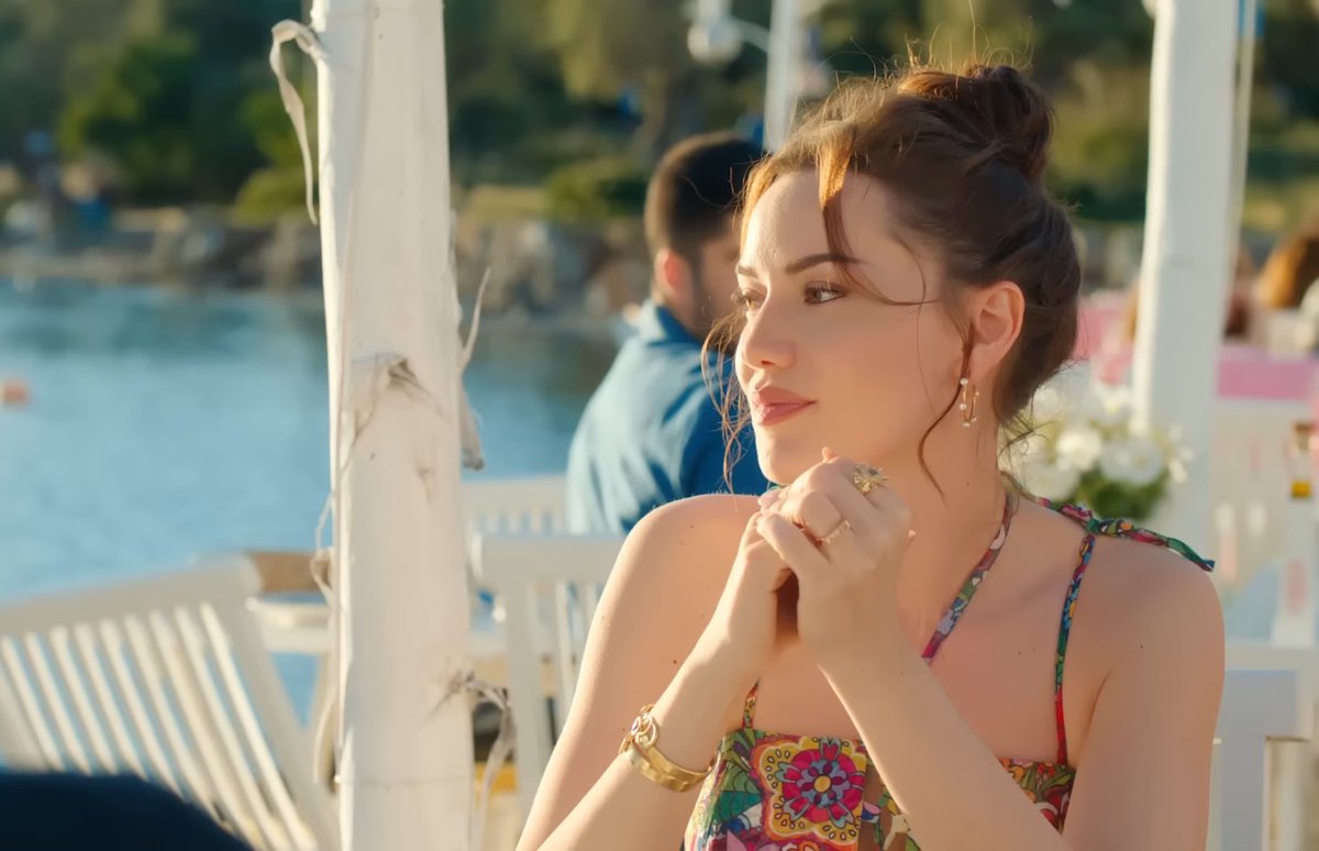 KivNas's tweet photo. جميلة بشكل لا يوصف 💛🌸

#FahriyeEvcen https://t.co/K222bhQbTM