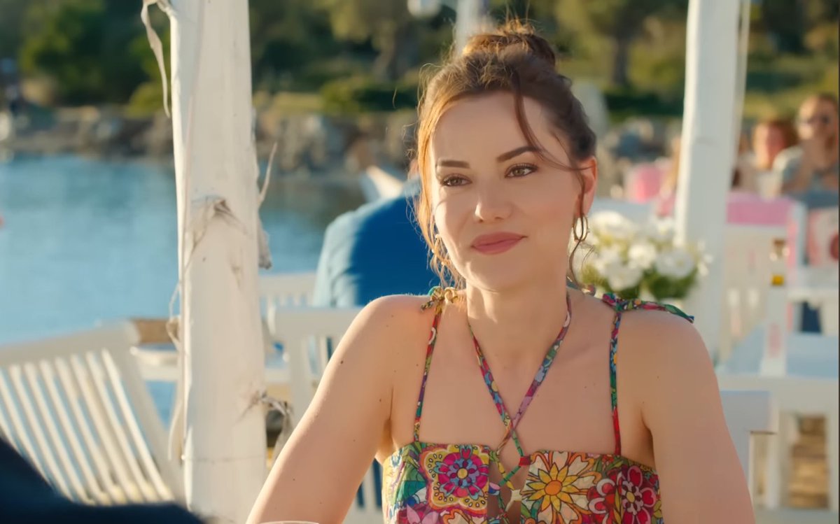 KivNas's tweet photo. جميلة بشكل لا يوصف 💛🌸

#FahriyeEvcen https://t.co/K222bhQbTM
