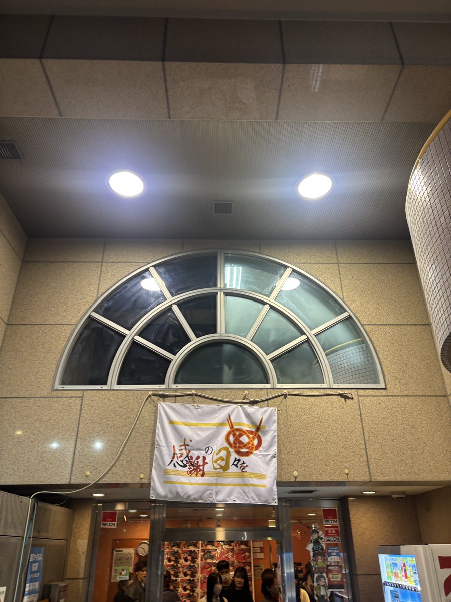 kentaactor's tweet photo. そしてこちらも。あけもゆ以来の劇団。
流石の熱量と圧倒的な読解力。あの熱量を当てられると嫌でも心が震えます。改めて芝居っていいなぁと思えた作品でした。あの世界に生きてたことを思い出して、なんだか懐かしくなりました。最後まで怪我なく、最高のエンタメを。

#貌貌
#感謝の日々を https://t.co/Oc3gJxYaXK