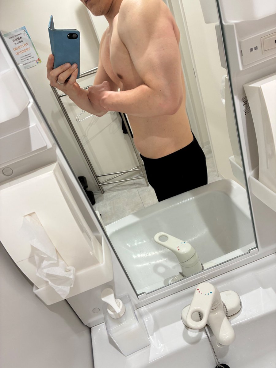 Sharon991100's tweet photo. 今日も筋トレ🏋️疲れたー🥱
6月は大胸筋上部メインにしてるから大分盛り上がってきたンゴ👍 https://t.co/BAcax2wgO2