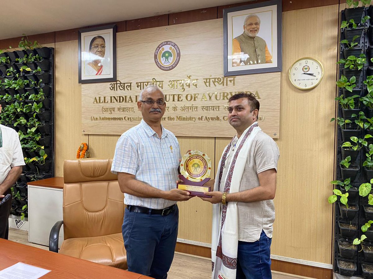 AIIA_NDelhi's tweet photo. राजभाषा विभाग, गृह मंत्रालय द्वारा जारी वार्षिक कार्यक्रम के अंतर्गत निर्धारित लक्ष्यों के अनुरूप अखिल भारतीय आयुर्वेद संस्थान (AIIA), नई दिल्ली में दिनांक 19.6.2026 को अप्रैल–जून 2026 तिमाही हेतु एक दिवसीय हिन्दी कार्यशाला का आयोजन किया गया। https://t.co/dglhQvsPRf