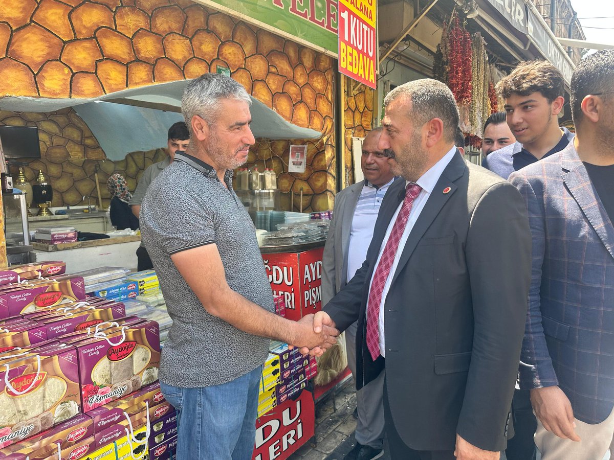 Sanliurfa_MHP's tweet photo. Milliyetçi Hareket Partisi Şanlıurfa İl Başkanımız Sayın Ecz. Osman MUTLU, İl Yönetim Kurulu Üyelerimiz ile birlikte Balıklıgöl Dergâh Camii’nde Cuma namazını eda ettikten sonra bölgede esnaf ziyaretleri gerçekleştirdi.

Esnaflarımızla bir araya gelen İl Başkanımız Sayın Osman MUTLU ve İl Yönetim Kurulu Üyelerimiz, hayırlı ve bereketli kazançlar temennisinde bulunarak vatandaşlarımızla hasbihal etti.

Misafirperverlikleri ve samimi ilgilerinden dolayı tüm esnaflarımıza teşekkür ediyoruz.