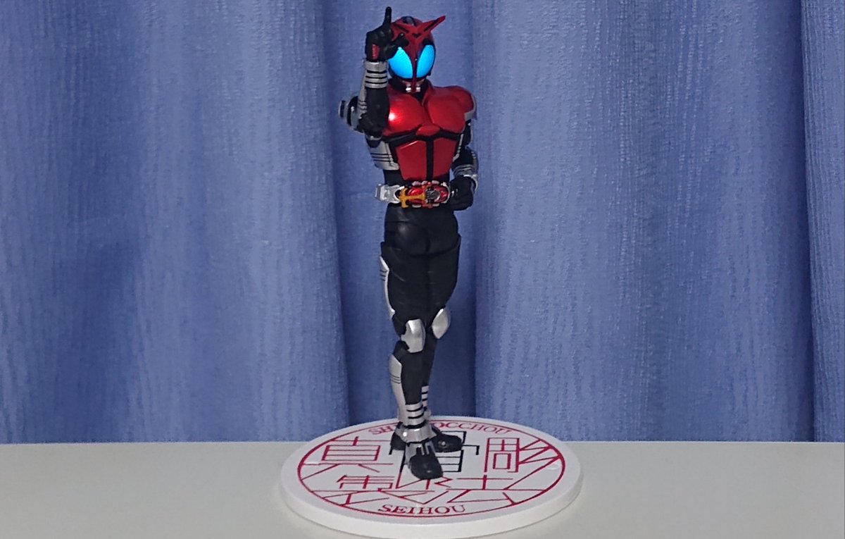 hirohiro_heaven's tweet photo. いやぁ、フォロワーさんにうちの真骨彫カブト 10th Anniversary Ver.をお褒めいただいたので、少しだけ！
海外製の頭部と腰に変更しており、発光も磁石で光ります✌️
顔なんですが、純正よりもスゴく劇中に似ており、スゴくお気に入りです☺️ https://t.co/A5Ox9SKugo