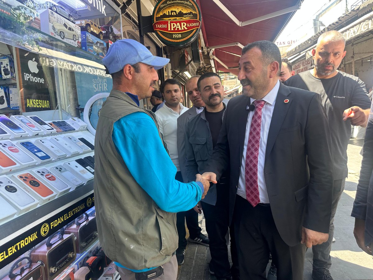 Sanliurfa_MHP's tweet photo. Milliyetçi Hareket Partisi Şanlıurfa İl Başkanımız Sayın Ecz. Osman MUTLU, İl Yönetim Kurulu Üyelerimiz ile birlikte Balıklıgöl Dergâh Camii’nde Cuma namazını eda ettikten sonra bölgede esnaf ziyaretleri gerçekleştirdi.

Esnaflarımızla bir araya gelen İl Başkanımız Sayın Osman MUTLU ve İl Yönetim Kurulu Üyelerimiz, hayırlı ve bereketli kazançlar temennisinde bulunarak vatandaşlarımızla hasbihal etti.

Misafirperverlikleri ve samimi ilgilerinden dolayı tüm esnaflarımıza teşekkür ediyoruz.