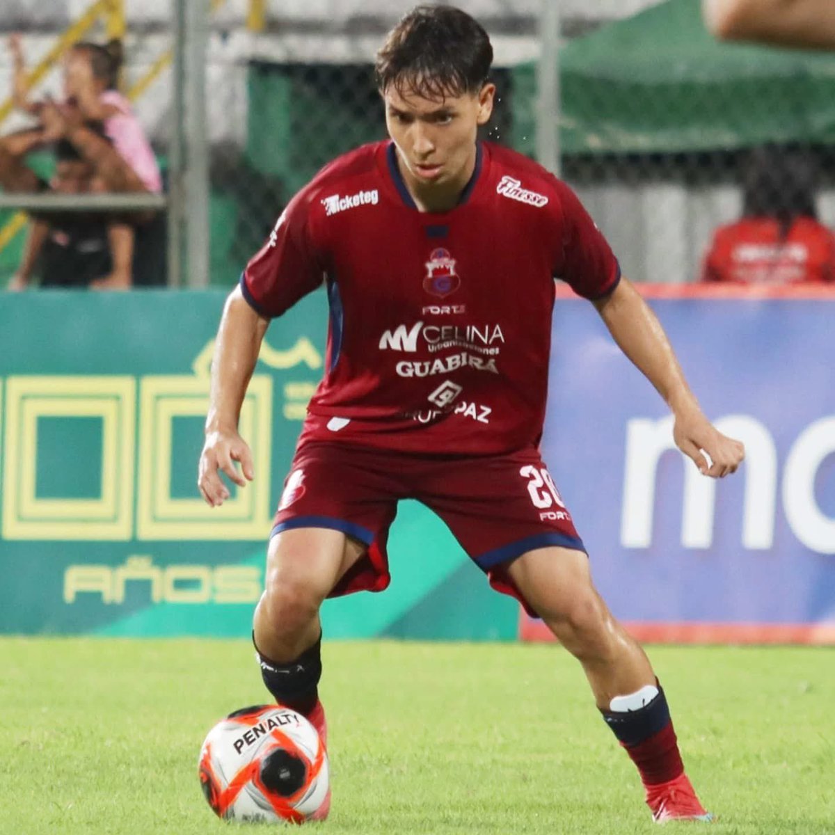 AndresCaba04's tweet photo. Yuto Baigorria volvió a Guabirá tras su paso por Fagiano Okayama. El futbolista, que a mediados de 2025 había sido cedido al equipo japonés, ya se sumó a las prácticas del conjunto montereño. https://t.co/wO6PZlItZg