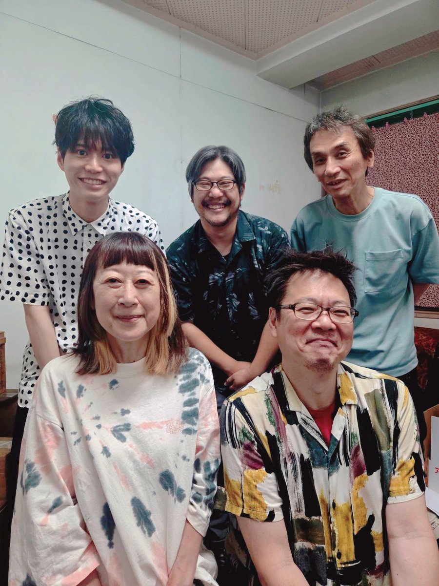 londonkaigi's tweet photo. ロンドン会議第2回公演
「私の心の中のまだ名前のない感情」
作・演出　淀川フーヨーハイ、高瀬和彦

今日は稽古初日でした。
左下から緑ファンタさん、高瀬和彦さん
五十嵐璃生さん、柴垣啓介さん、
淀川フーヨーハイさん

のメンバーでした。
さて、第何話の稽古でしょうか？🤗
お楽しみに。✨ https://t.co/r0ZSTIqhoe