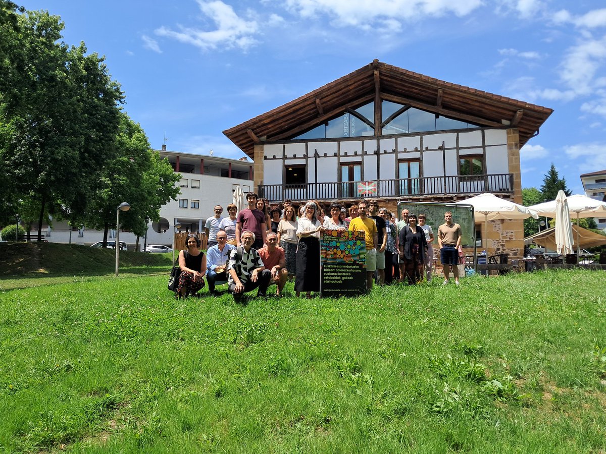 usurbiludala's tweet photo. #UI54

Amaitu da 2026ko Jakin Jardunaldia: izan dadila euskara adierazkorra lantzen jarraitzeko akuilu!

Hain justu, helburu horrekin abiatuko dugu, uztailaren 15ean, Joan Mari Torrealdai bekaren III. deialdia.

Eskerrik asko denei! https://t.co/wnaquWCLRa