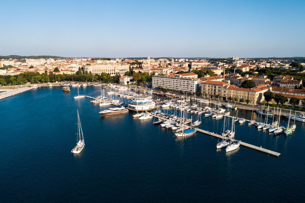 ACImarinas's tweet photo. ACI marine Pula, Skradin, Vrboska i Slano osvojile su priznanje Top Marina 2026 i svrstale se među 400 najbolje ocijenjenih marina na svijetu prema ocjenama korisnika platforme Navily.
#aci #acimarinas #topmarina #navily #boaterschoice https://t.co/720ooEcUDM