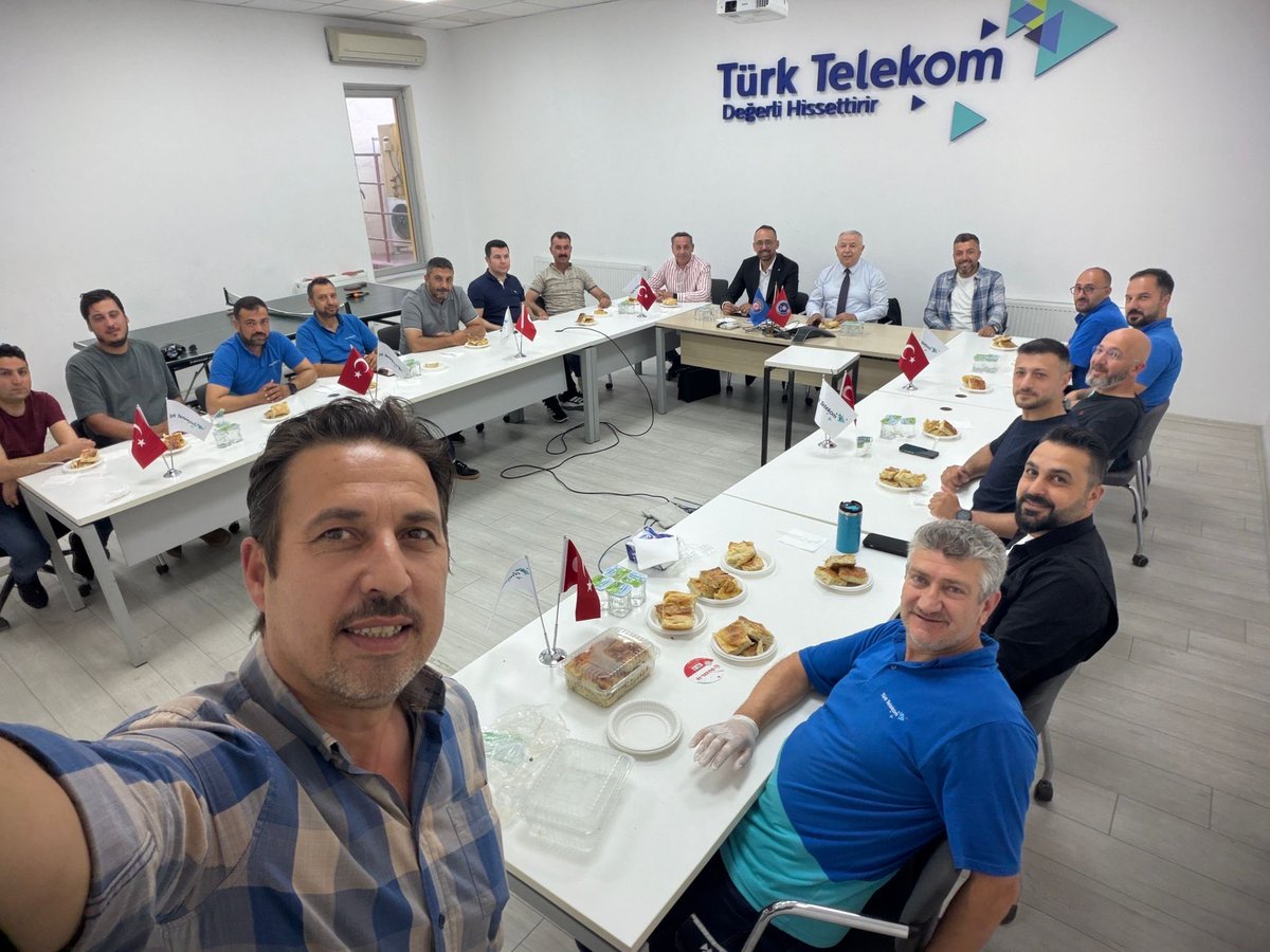 ThsKayseriSube's tweet photo. Şube Başkanımız Suat ESMER ve Şube Mali Sekreterimiz Alican GÜRER Yozgat Telekom Müdürlüğü çalışanları ile birlikteydiler. İmzalanan 16.dönem TİS ve Telekomda yaşanan gelişmeler konusunda bilgi paylaşıldı. https://t.co/kOBcXYWmq6