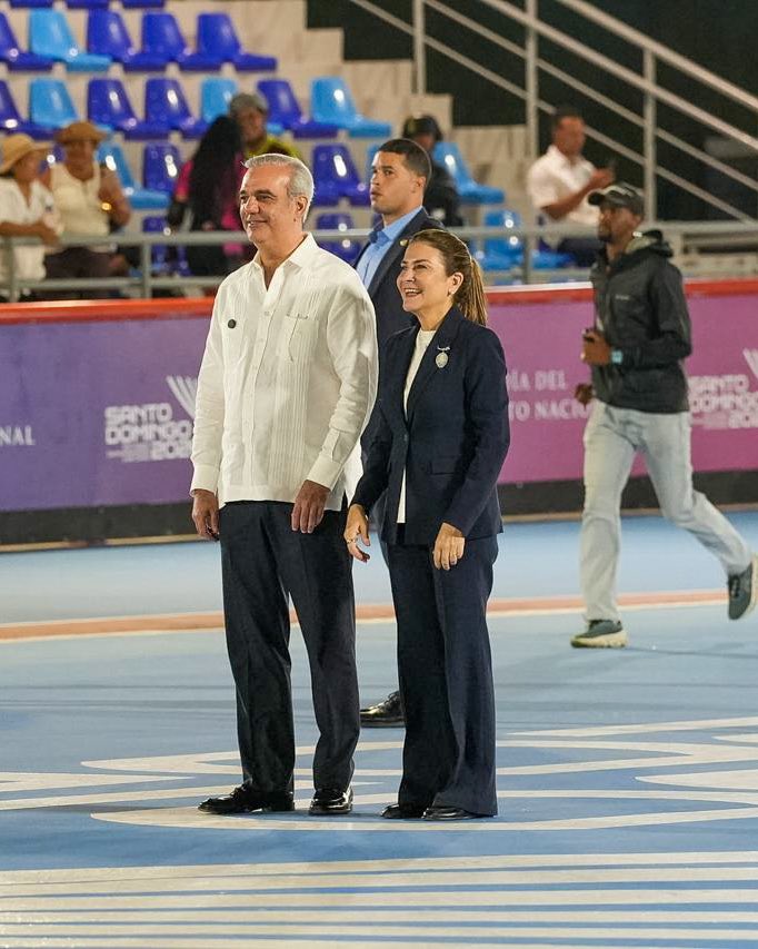 AgriculturaRD's tweet photo. El ministro de Agricultura, @Oliverio_Agro acompañó al presidente Luis Abinader y a la alcaldesa del Distrito Nacional, Carolina Mejía, en la inauguración del Paseo 30 de Mayo, una obra que fortalece la recuperación de espacios públicos, la recreación familiar y el embellecimiento urbano de Santo Domingo.

Esta iniciativa reafirma el compromiso del Gobierno con una ciudad más ordenada, accesible y cercana a la gente.

🇩🇴🌿 #AgriculturaRD #LuisAbinader #CarolinaMejía #Paseo30DeMayo #SantoDomingo #EspaciosPúblicos