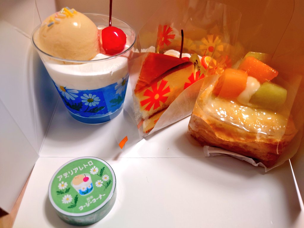 redleaf0116's tweet photo. コラボ2段とメロンミルクレープ買ってきたよ。 https://t.co/sZZecCuKMl