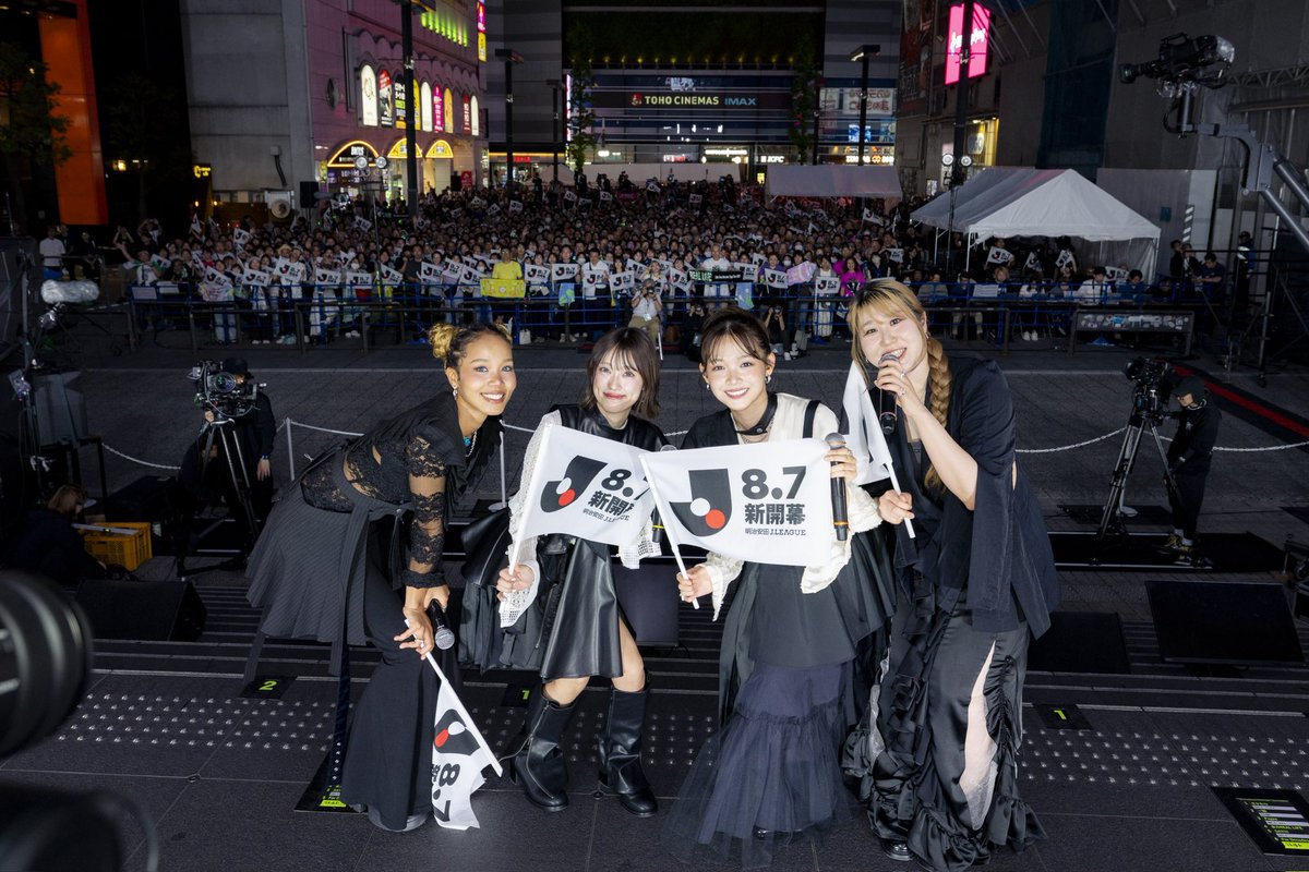 LittleGleeMonst's tweet photo. フリーライブ🎤

／／

Little Glee Monster Free Live 2026 
ありがとうございました✨️

＼＼

9月 アルバム「BREATH」リリース
10月〜 全国ホールツアー開催🔥
https://t.co/rjhCT39smT

ぜひリトグリの歌を浴びに来てください！

#リトグリ https://t.co/whVS9vuB1D