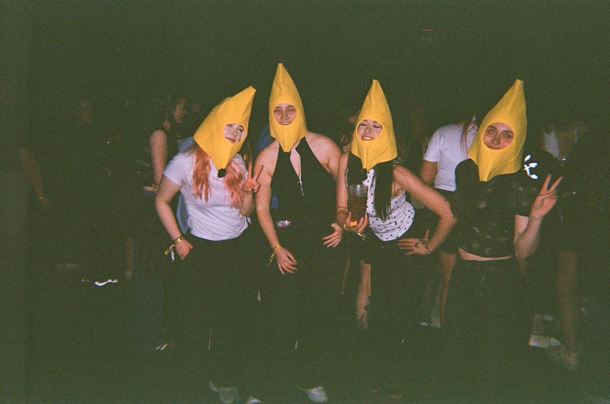 grapejuiceem's tweet photo. hi!! @HSHQ im at the show tonight if you need a fan photographer 🕺 💋 🪩 https://t.co/d05Tm284PP