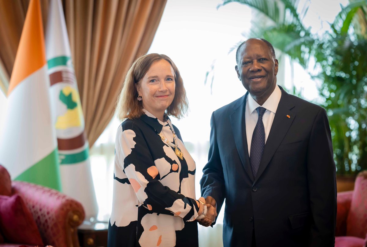 abidjan_net's tweet photo. #Diplomatie : Une Cérémonie de Présentation des Lettres de Créance du nouvel Ambassadeur de la République de Finlande en Côte d'Ivoire, https://t.co/XWj1uNYEbT Katja AHLFORS, au Président Alassane OUATTARA
👉 https://t.co/aprCDSf3yA https://t.co/TbEkkaukWG