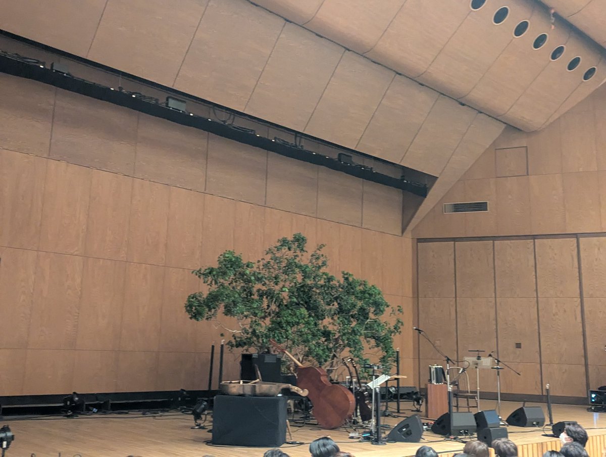 Ieee_Chan's tweet photo. 自分がある意図を持って作ったもの（曲）ではあるけど、あなたが受け取って感じたものが正解ですよ
的なことを。
全俺が全振りで頷く。
めちゃわかる

・ツアー始め高知のカツオのたたきがうますぎてもうツアーいっか。歌ってなんだろうくらい思ってしまった（短訳
・No war（A4手作黒地プラカード https://t.co/4ksnpFFxIj