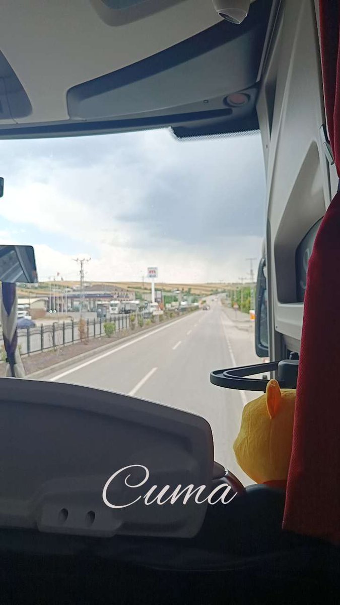 MerveAt1261's tweet photo. Cam kenarı =en güzel ve derin overthinkkkk🙂‍↔️😌 https://t.co/YHWibBbhnm