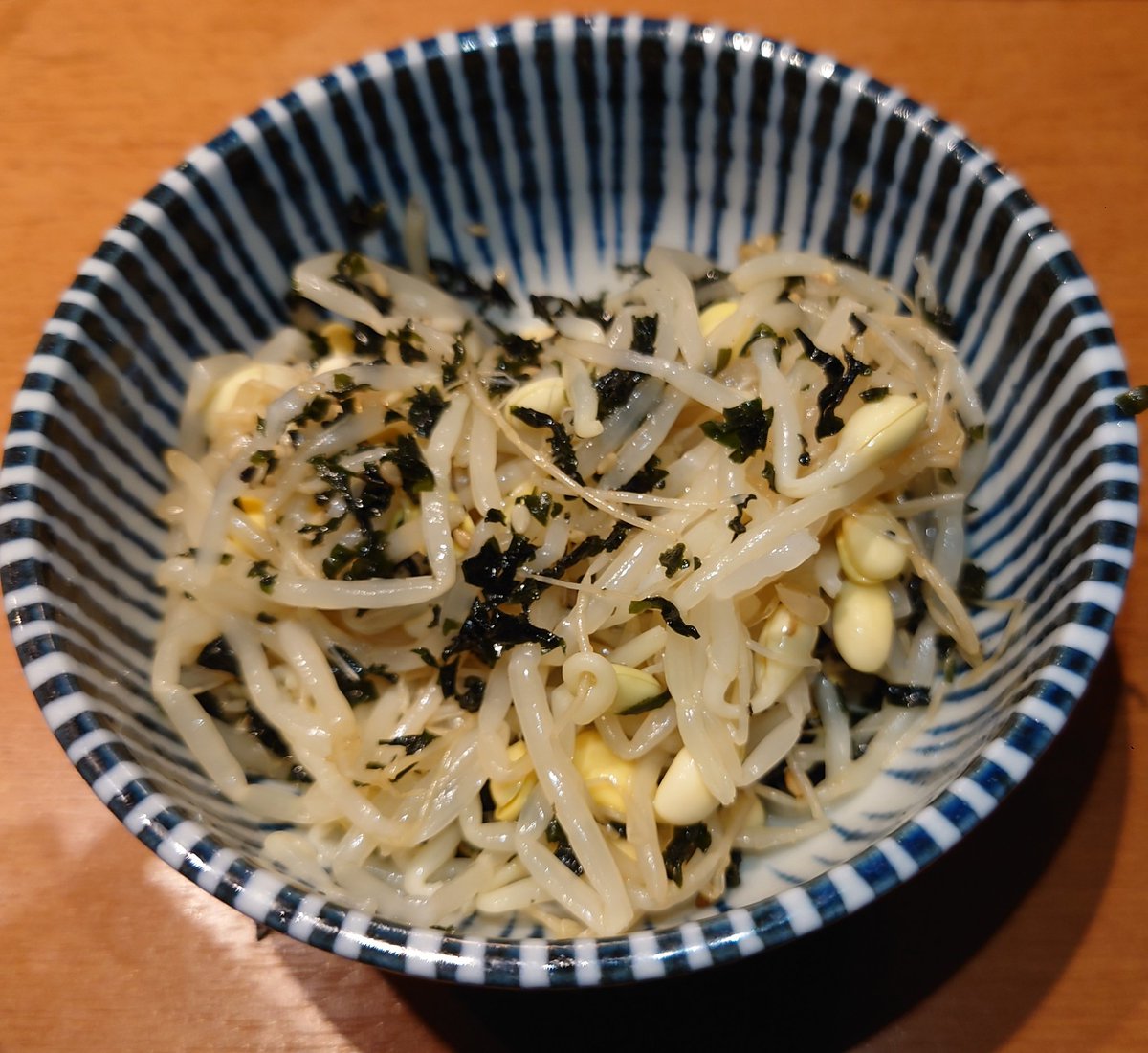 sen_chang's tweet photo. #しそわかめ
#井上商店
しそわかめというソフトふりかけが美味だと多くの人に言われているので、取り寄せてみた。
ソフトふりかけで、勿論そのままご飯にふりかけても美味しいけれど、もやしナムル作ってそれと和えてみたら、かなりの美味しさ。他のものにも使えそう。
さっぱりしていて夏にピッタリ💖 https://t.co/gDShv8lBAs