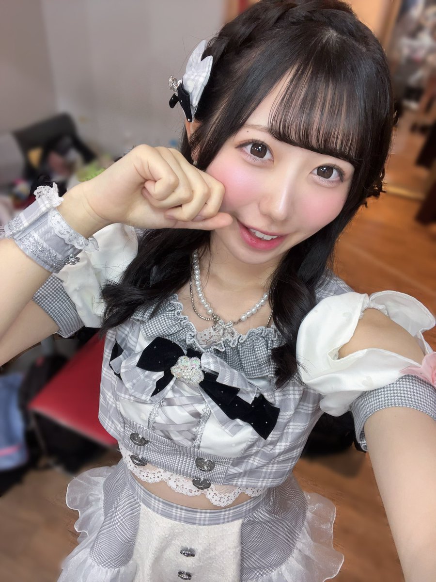 meshi_fuwari's tweet photo. グレー衣装もかわいい？🫧🩶 https://t.co/TacSnrpBTR