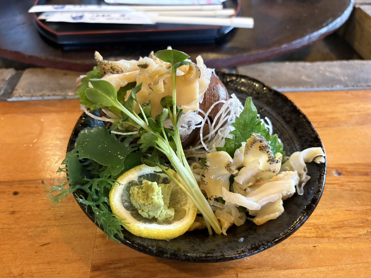 maruma1n's tweet photo. 今日は料理お休みな気分でお外飲み🤤
つぶ貝刺しもふぐの白子天も何食べても美味しかった😋
ツブ貝を綺麗に外せるのが凄い👏 https://t.co/lP1tM5aCDu