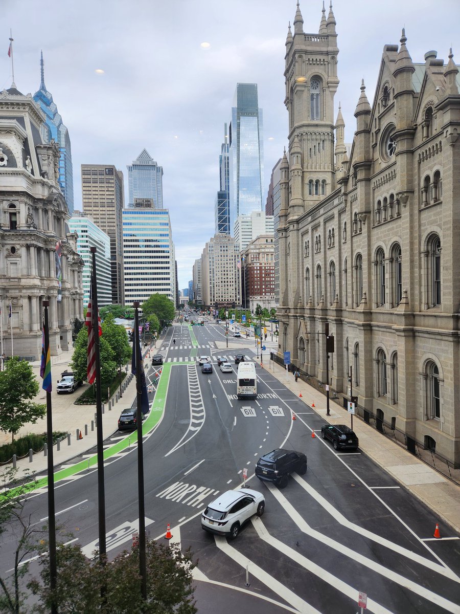 jpehaiti's tweet photo. Le bonjour depuis le centre-ville de Philadelphia #JourDeMatch #Brésil #Haïti #WorldCup26 ⚽️✊🏿🇭🇹🇧🇷 https://t.co/x1JCTI5SBi