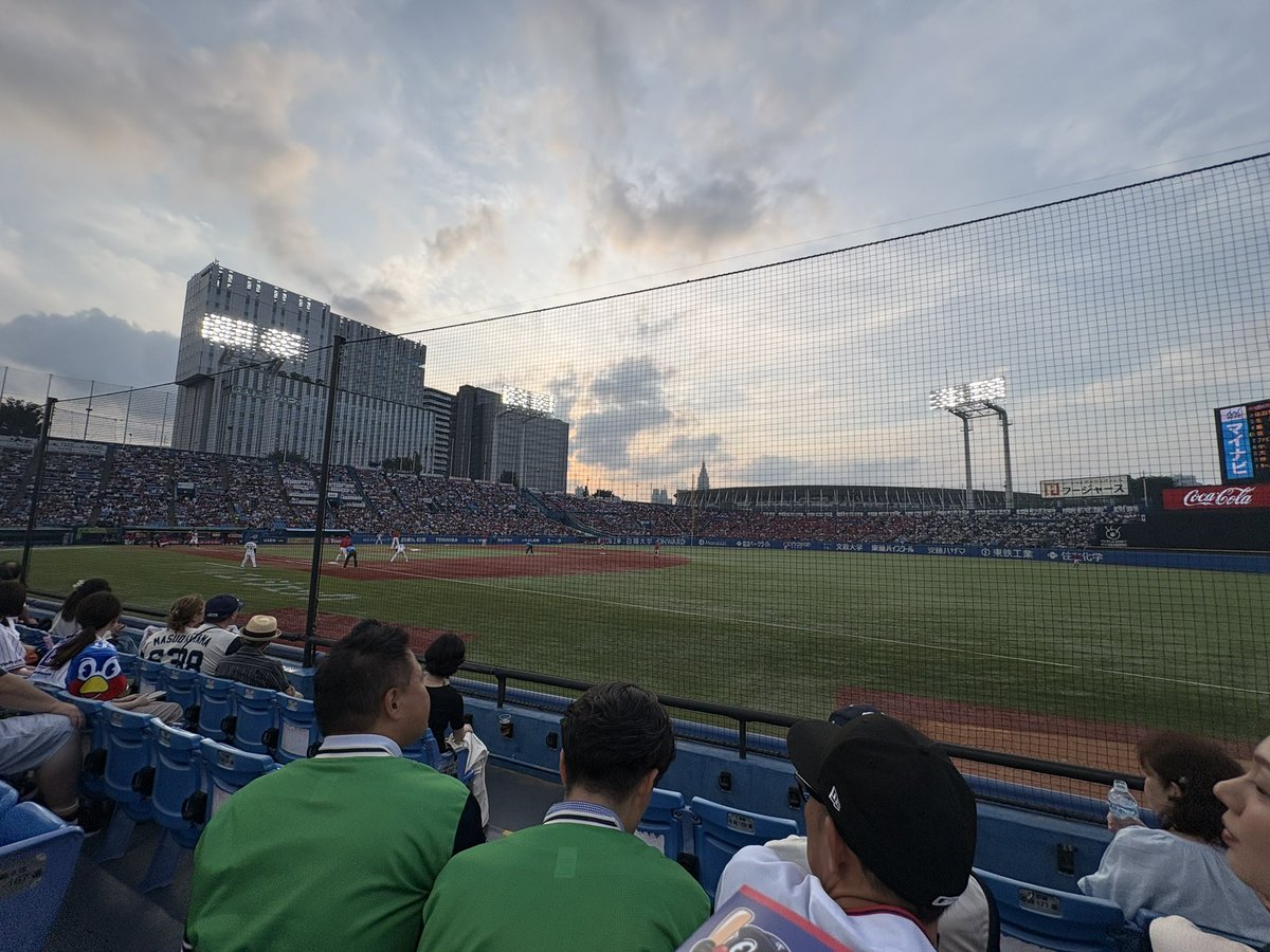 D_kushi's tweet photo. 会社、めちゃいい席と試合をありがとう https://t.co/h4kFtvVv7P