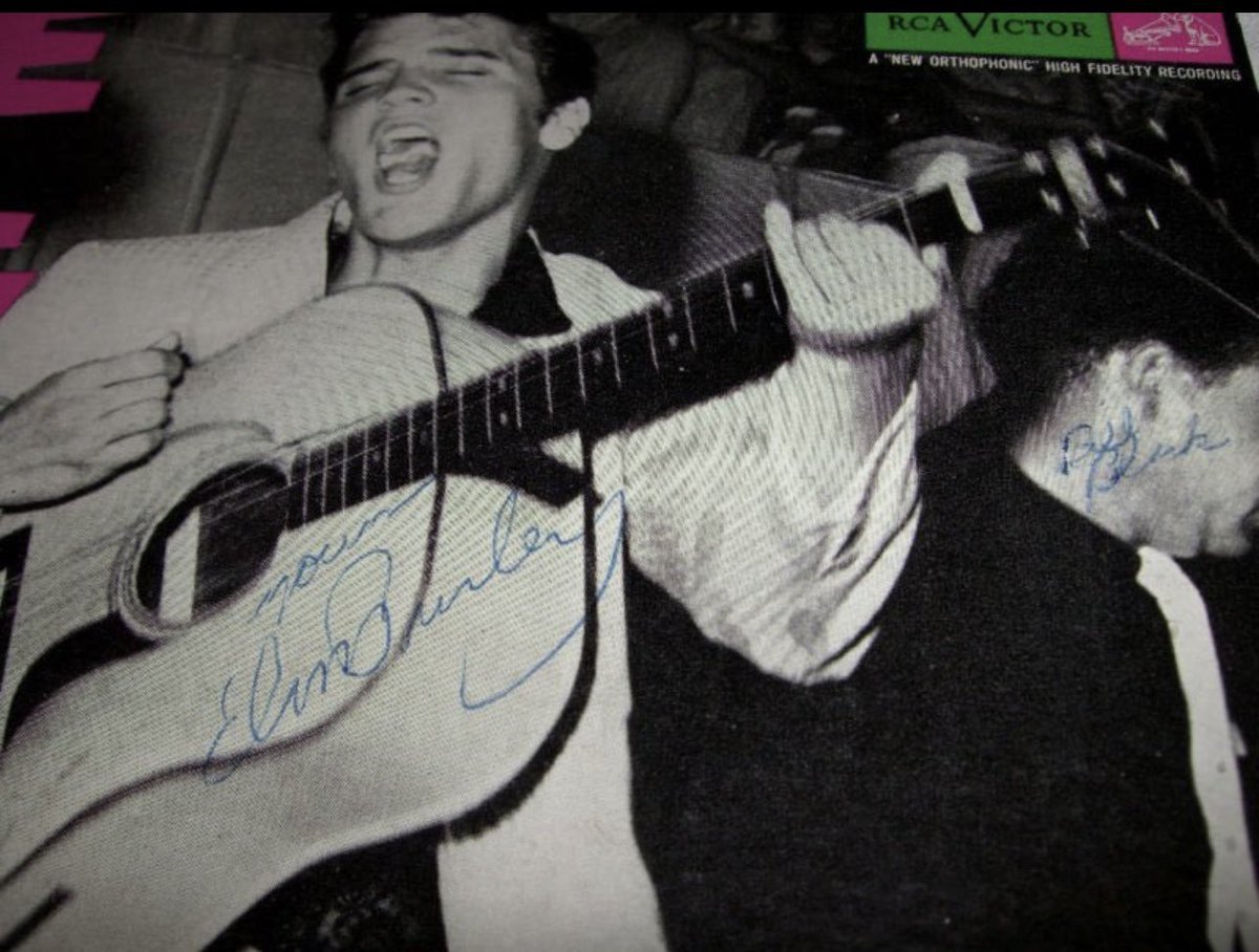 philography's tweet photo. This is an extremely rare original extended play EPB1254 Elvis Presley album 1956 signed by Elvis Presley, Scotty Moore, Bill Black and Don Fontana (The Blue Moon Boys) authenticated by Elvis expert Rich Consola

https://t.co/RBNCgL7LWe https://t.co/2y1N4BWAU7