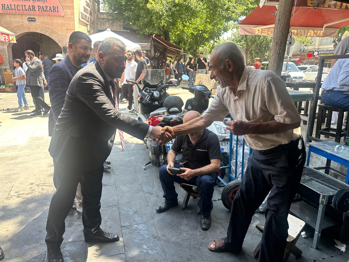 Sanliurfa_MHP's tweet photo. Milliyetçi Hareket Partisi Şanlıurfa İl Başkanımız Sayın Ecz. Osman MUTLU, İl Yönetim Kurulu Üyelerimiz ile birlikte Balıklıgöl Dergâh Camii’nde Cuma namazını eda ettikten sonra bölgede esnaf ziyaretleri gerçekleştirdi.

Esnaflarımızla bir araya gelen İl Başkanımız Sayın Osman MUTLU ve İl Yönetim Kurulu Üyelerimiz, hayırlı ve bereketli kazançlar temennisinde bulunarak vatandaşlarımızla hasbihal etti.

Misafirperverlikleri ve samimi ilgilerinden dolayı tüm esnaflarımıza teşekkür ediyoruz.