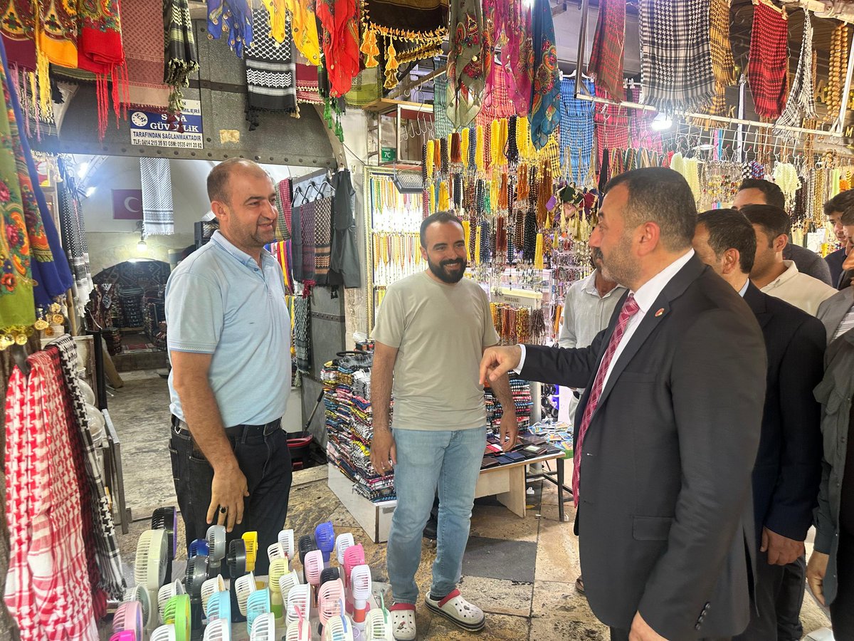 Sanliurfa_MHP's tweet photo. Milliyetçi Hareket Partisi Şanlıurfa İl Başkanımız Sayın Ecz. Osman MUTLU, İl Yönetim Kurulu Üyelerimiz ile birlikte Balıklıgöl Dergâh Camii’nde Cuma namazını eda ettikten sonra bölgede esnaf ziyaretleri gerçekleştirdi.

Esnaflarımızla bir araya gelen İl Başkanımız Sayın Osman MUTLU ve İl Yönetim Kurulu Üyelerimiz, hayırlı ve bereketli kazançlar temennisinde bulunarak vatandaşlarımızla hasbihal etti.

Misafirperverlikleri ve samimi ilgilerinden dolayı tüm esnaflarımıza teşekkür ediyoruz.