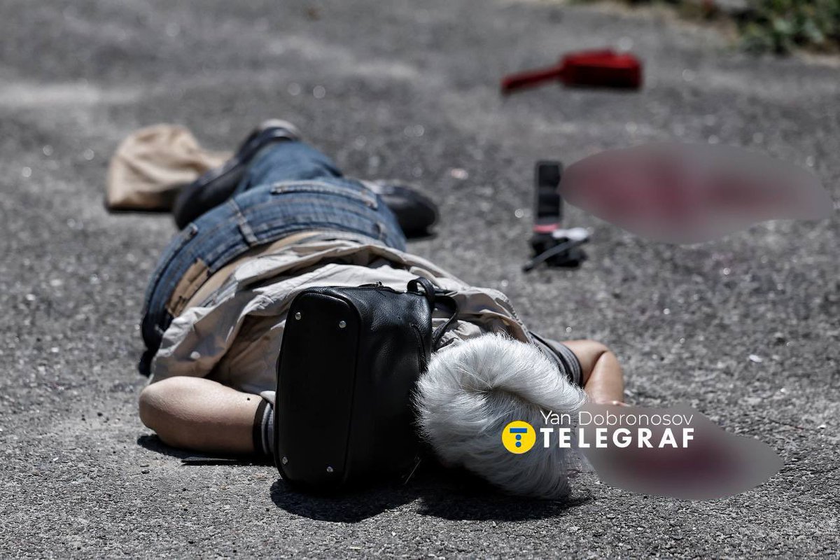 den_kazansky's tweet photo. The Russian army attacked ordinary passersby with cluster munitions on a street in Kramatorsk (Donetsk region).

Three civilians were killed. 

This is a senseless act of terror. Putin calls this "helping the people of Donbas." https://t.co/DjJHItZpfl