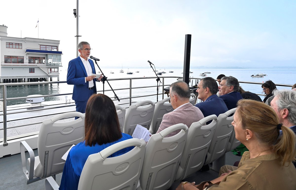port_santander's tweet photo. 🙌⛴️Damos la bienvenida a @Alsa_autobuses como nuevo operador del #puerto

La compañía ofrecerá un servicio marítimo regular, que aumentará la frecuencia en las conexiones entre #Santander, #Pedreña y #Somo, al sumarse al que ya presta Los Reginas

➡️https://t.co/6Gfn6gmAR1 https://t.co/brtmm1zoRv