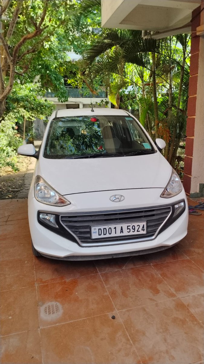 NDesai2000's tweet photo. @HyundaiIndia My wife's Eon and papas sportz ..we are hyundai family..why it's happening issues of cleaning with my creta DN09L1872 https://t.co/Srx5jAHuPg