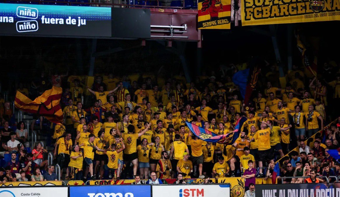 Dracs1991's tweet photo. 💪🏼 Contundència per posar el 2-0 a la final i que ens quedi només un últim pas. Molt grans, @FCBfutbolsala!

💛 @erickMendonca8, un dels nostres. Per sempre. Orgull immens haver lluitat i compartir somnis junts. Aquesta és la teva grada. https://t.co/IEpyOBqJr3