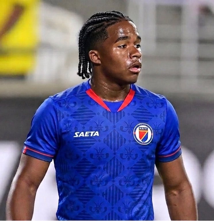VitorJardimm's tweet photo. 🚨 ENDRICK SERÁ TITULAR HOJE 🚨

A informação que rola nos bastidores é que o Endrick realmente será titular na partida de hoje às 21:30, o jogador se naturalizou Haitiano 🇭🇹 https://t.co/YusSN115bY
