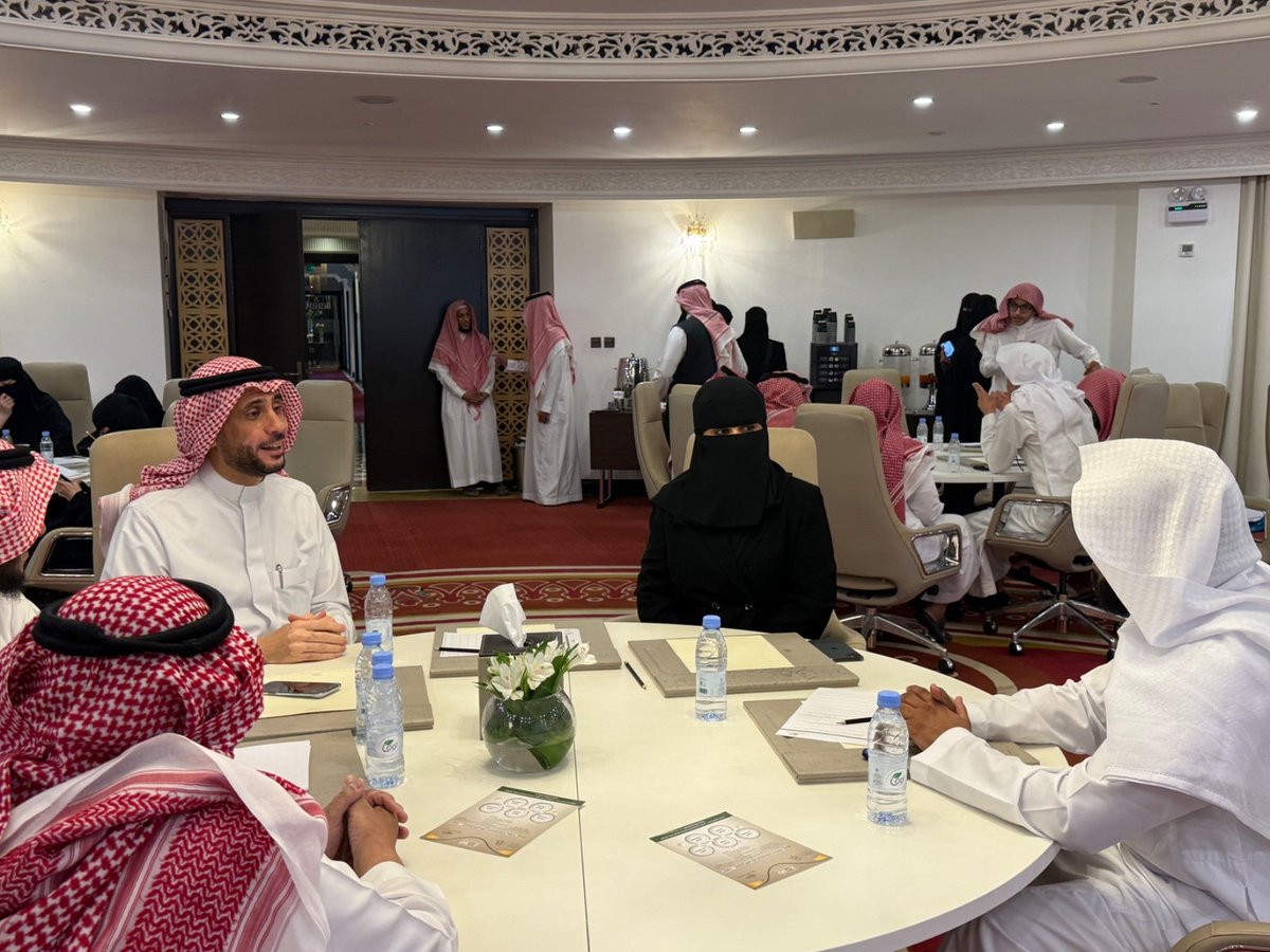 mu_vrgs's tweet photo. اختتم كرسي محمد بن أحمد الفوزان للتركات #بجامعة_المجمعة ، بالشراكة مع شركة أنماط التقنية للتجارة، البرنامج التأهيلي في قسمة التركات بمدينة الرياض، بمشاركة عدد من طلاب الجامعة والمهتمين والمتخصصين في المجال.
وتناول البرنامج عددًا من الموضوعات التطبيقية المتخصصة في قسمة التركات، ضمن جهود الكرسي في نشر المعرفة وبناء القدرات في هذا المجال.