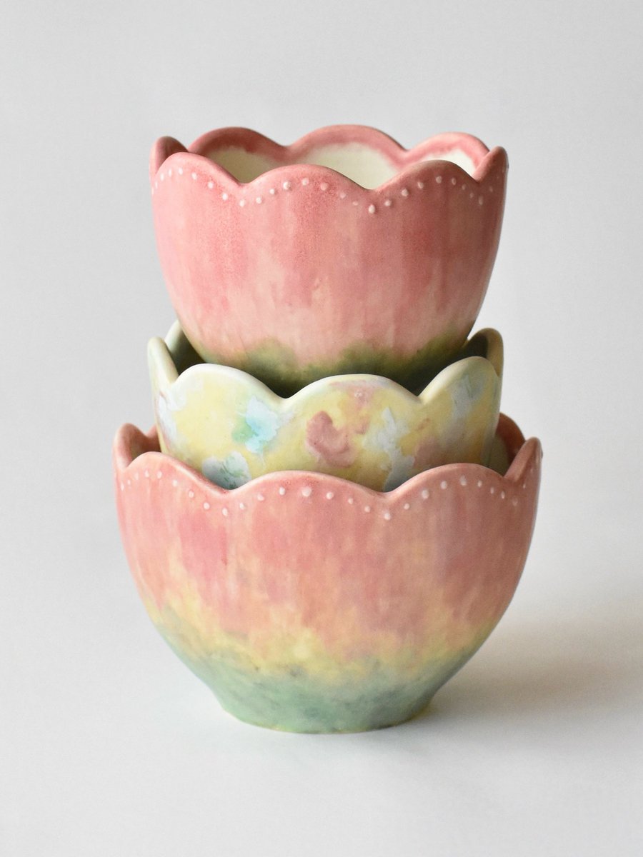 maier_room's tweet photo. “Maier’s flowers”
The group exhibition has only two days left.

企画展は残り2日となりました
最後までお楽しみいただければと思います🌷

2026.6.3(水)-6.21(日)
会場:ranbu
大阪市北区大淀南1-4-20 長谷川ビル2F,3F
⏰12:30-19:30
定休日:火曜日
・
・
・
#陶器 #アート #イラスト #art 
#工芸 https://t.co/AblObUk0iq