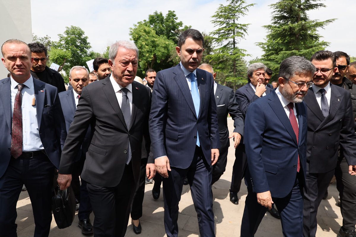 ProfFatihAltun's tweet photo. Erciyes Üniversitesi ev sahipliğinde düzenlenen Erciyes Zirvesi - 1: İklim, Su, Gıda ve Güvenlik programı kapsamında üniversitemizi teşrif eden Çevre, Şehircilik ve İklim Değişikliği Bakanımız Sayın Murat Kurum (@murat_kurum) ile Tarım ve Orman Bakanımız Sayın İbrahim Yumaklı’yı (@ibrahimyumakli), TOBB Başkanı Sayın M. Rifat Hisarcıklıoğlu'nu (@RHisarciklioglu), Sanayi ve Teknoloji Bakan Yardımcısı Sayın Oruç Baba İNAN'ı (@Orucbabainan),Büyük Sanat Vakfı Başkanı, TBMM Milli Savunma Komisyonu Başkanımız ve AK Parti Kayseri Milletvekilimiz Sayın Dr. Hulusi Akar (@hulusiakarmedya )  üniversitemizde ağırlamaktan büyük memnuniyet duyduk.

Kendilerine, sürdürülebilir gelecek, iklim değişikliği, su yönetimi ve gıda güvenliği gibi ülkemiz ve dünyamız açısından stratejik öneme sahip konularda zirvemize sundukları kıymetli katkılardan dolayı teşekkür ediyorum.

Bilimin, kurumlar arası iş birliğinin ve ortak aklın rehberliğinde ülkemizin sürdürülebilir kalkınma hedeflerine katkı sunmayı sürdüreceğiz.