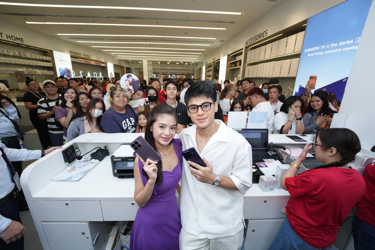 Xiaomi_PH's tweet photo. The #Xiaomi17TSeries First Day Sale is off to an unforgettable start! ✨

From SM Megamall to SM North EDSA, fans lined up early to experience the new #Xiaomi17TSeries and meet Gabbi Garcia, Bianca de Vera, and Dustin Yu.

Don't miss out on the excitement, get your Xiaomi 17T Series now! 🧡